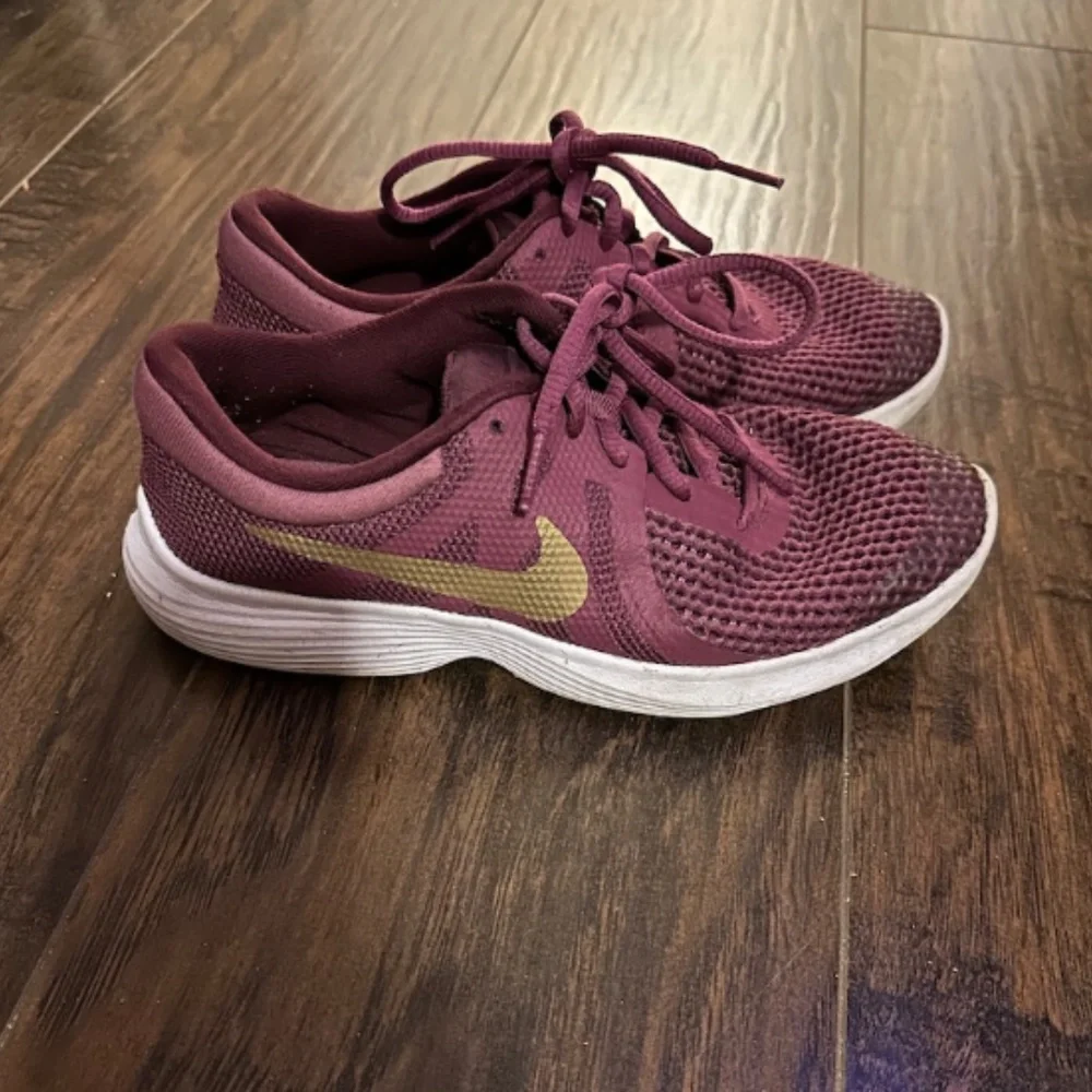 Nike shoes - Picture 2 of 7